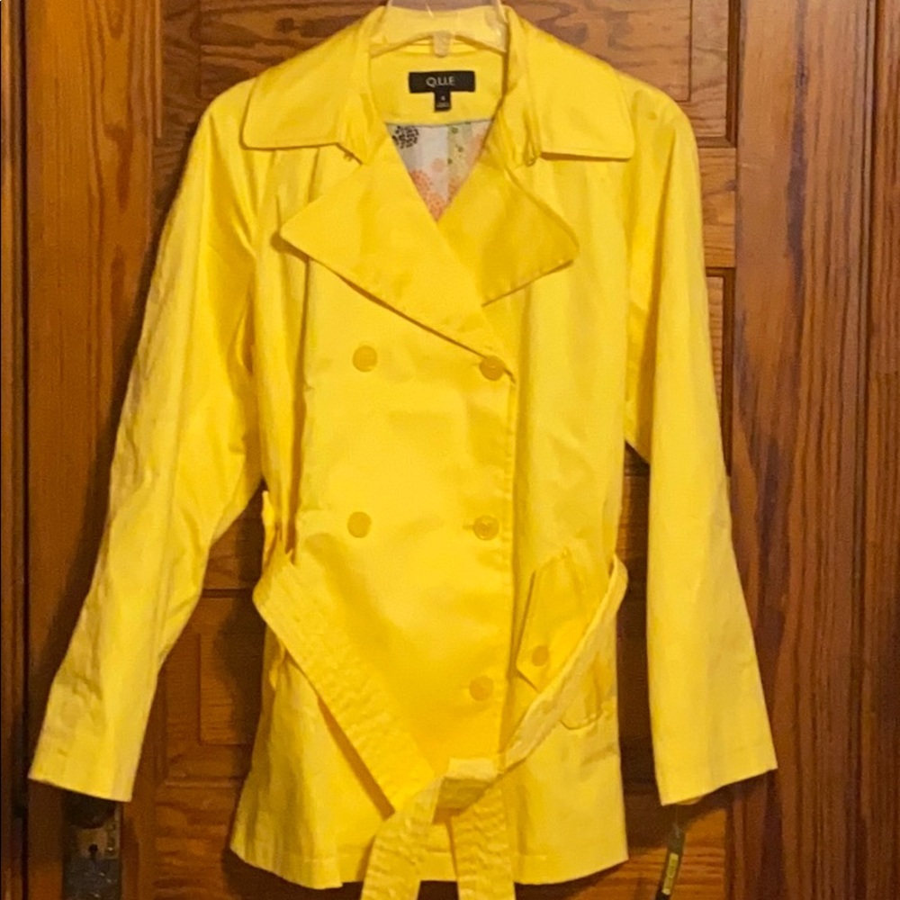 Fun bright yellow jacket!